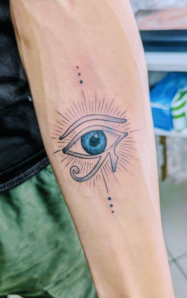 Œil d'Horus — tatouage réalisé au studio AUREA Lab, Antananarivo